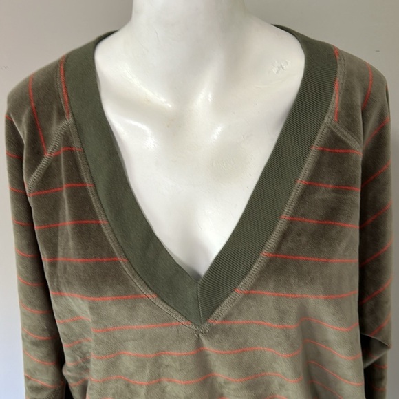 The Great The Velour Vneck Sweatshirt Army Pin Stripe Top Sz 2 Medium NEW - Picture 2 of 14